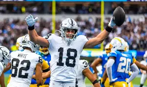 Raiders pull off road upset vs. Chargers, earn first 2-0 start in 5 years