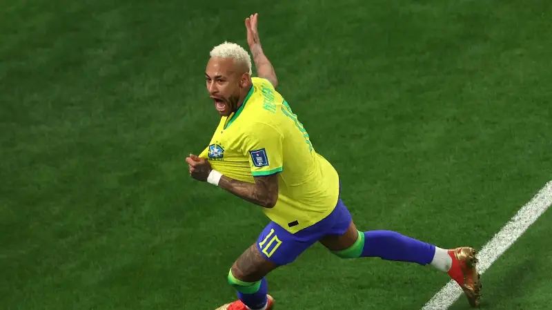 Teenage winger praises his childhood idol