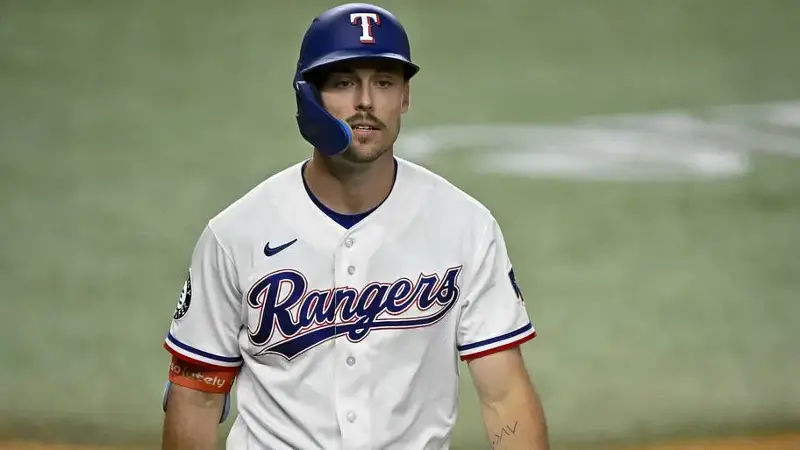 Texas Rangers center fielder Evan Carter
