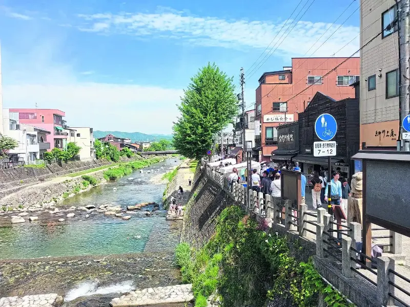 Miyagawa morning market is located along the bank of Miyagawa River.