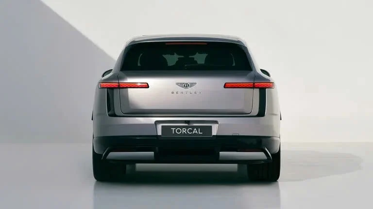 Bentley launches its first electric SUV, with 76 crystals adorning the front of the vehicle - Photo 4.