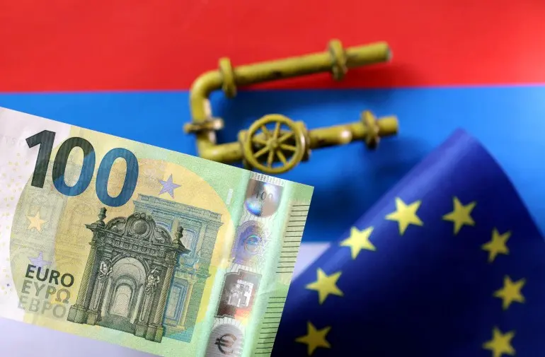 FILE PHOTO: A model of a natural gas pipeline, a Euro banknote and a torn European Union flag are placed on a Russian flag in this illustration taken September 7, 2022. REUTERS/Dado Ruvic/Illustration/File Photo