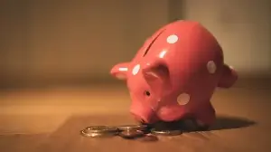 From pocket money to saving jars: Finance expert shares 5 simple habits to teach kids the value of money