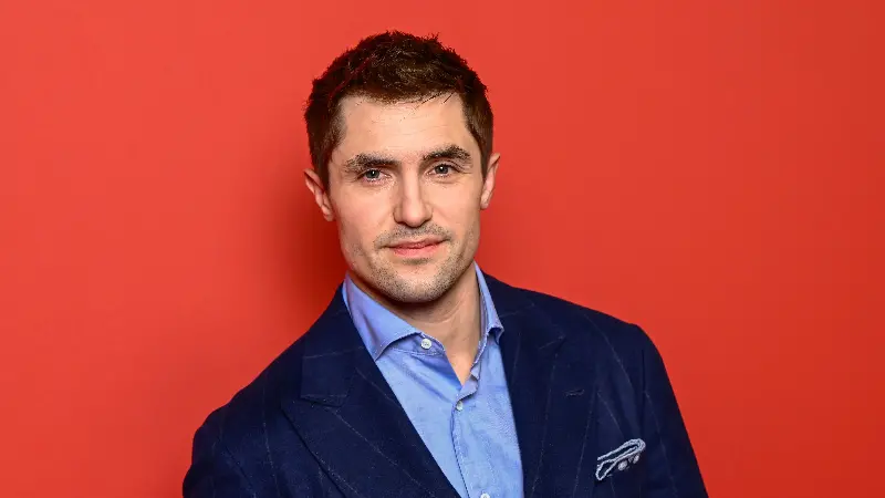 Other stars of the show get involved