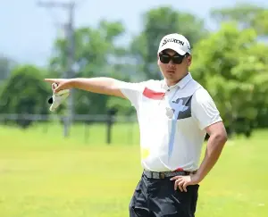 Song bounces back from blunder, surges ahead with 65 as Manotoc, Ramos lurk