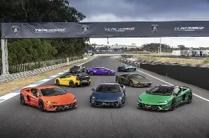 The prices of supercars and luxury cars in Vietnam have increased by billions of dong.