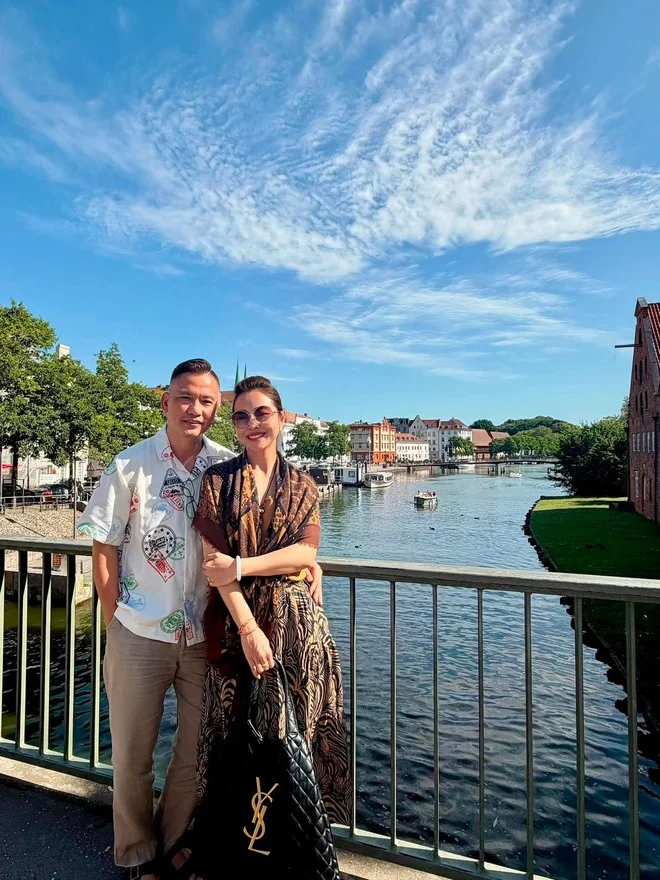 Jennifer Pham's three children are spending their summer vacation with their parents in Europe - Photo 6.