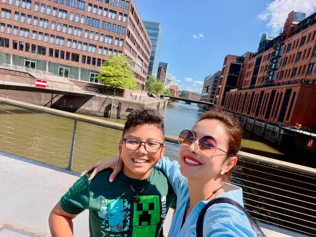 Jennifer Pham's three children are spending their summer vacation with their parents in Europe - Photo 9.