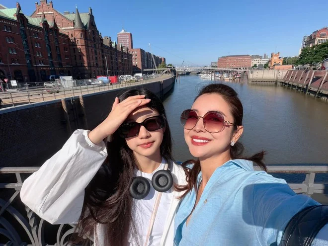 Jennifer Pham's three children are spending their summer vacation with their parents in Europe - Photo 5.