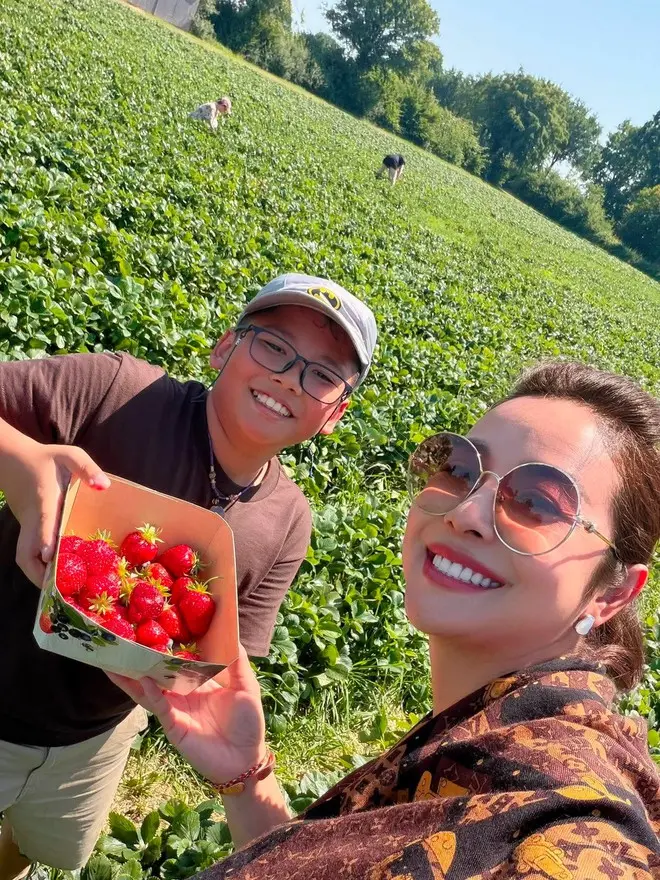Jennifer Pham's three children are spending their summer vacation with their parents in Europe - Photo 12.