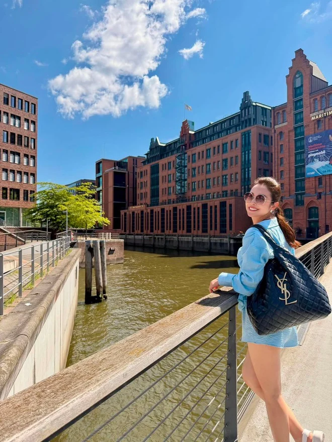 Jennifer Pham's three children are spending their summer vacation with their parents in Europe - Photo 2.