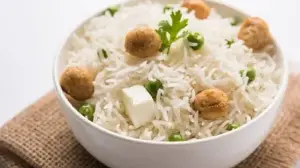Easy Soya Chunk Pulao Recipe for Lunch: High-Protein One-Pot Rice Meal With Vegetables and Soya Chunks