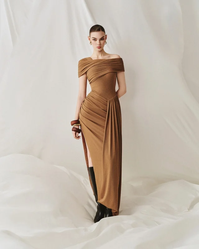 Why has brown become the top choice for stylish women? - Photo 3.
