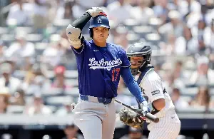 Bill Shaikin: Shohei Ohtani's knee troubles creating a major pitching dilemma for Dodgers