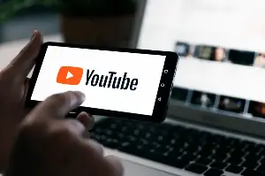 Kiếm tiền từ YouTube, đóng thuế thế nào tại Việt Nam?