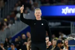 Coach Kerr to stick with Warriors on new contract