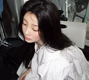 The “Wonhee Blush” Trend Is Going Viral: How One Small Change in Blush Placement Creates a Softer Look