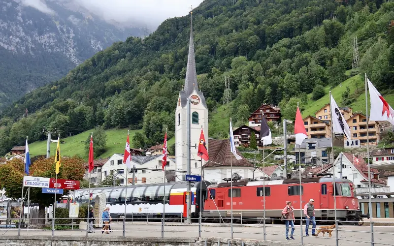The Gotthard on the platform at Flüelen