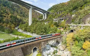 I swapped the Bernina Express for its cheaper, less-crowded cousin