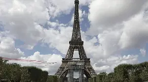 Eiffel Tower staircase section sells for over 450,000 euros at auction
