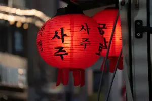 Why Foreign Tourists Are Getting Obsessed With Korean Saju Cafes and Temple Stays