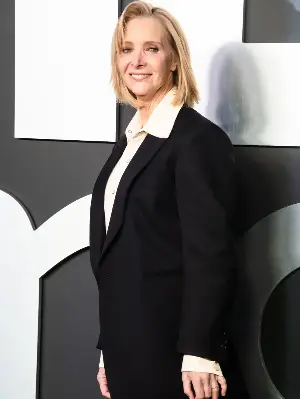 Lisa Kudrow 'too embarrassed' to watch Friends in front of her family