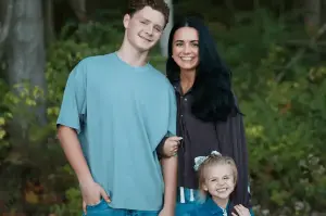 Woman, 23, has life planned—then meets kindergartener, changes everything