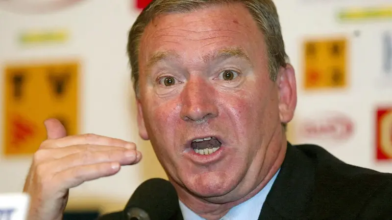 Yamal told to behave correctly