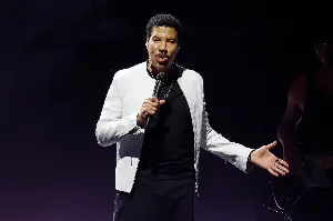 Lionel Richie undergoes heart procedure amid stop-and-go tour with Earth, Wind & Fire