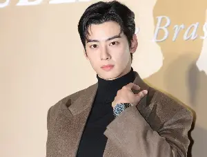 Cha Eun-woo Ranks Third in Online Poll on Stars Seen as Retaining Support Despite Controversy