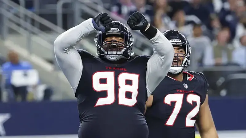 Tim Settle Jr. reacts after a sack during the second half against the Dallas Cowboys at AT&T Stadium. 