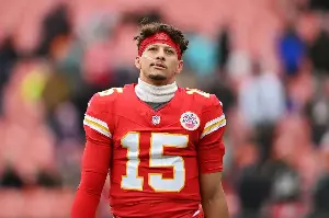 Chiefs’ Justin Fields Nearing NFL History Amid Patrick Mahomes’ Injury Uncertainty