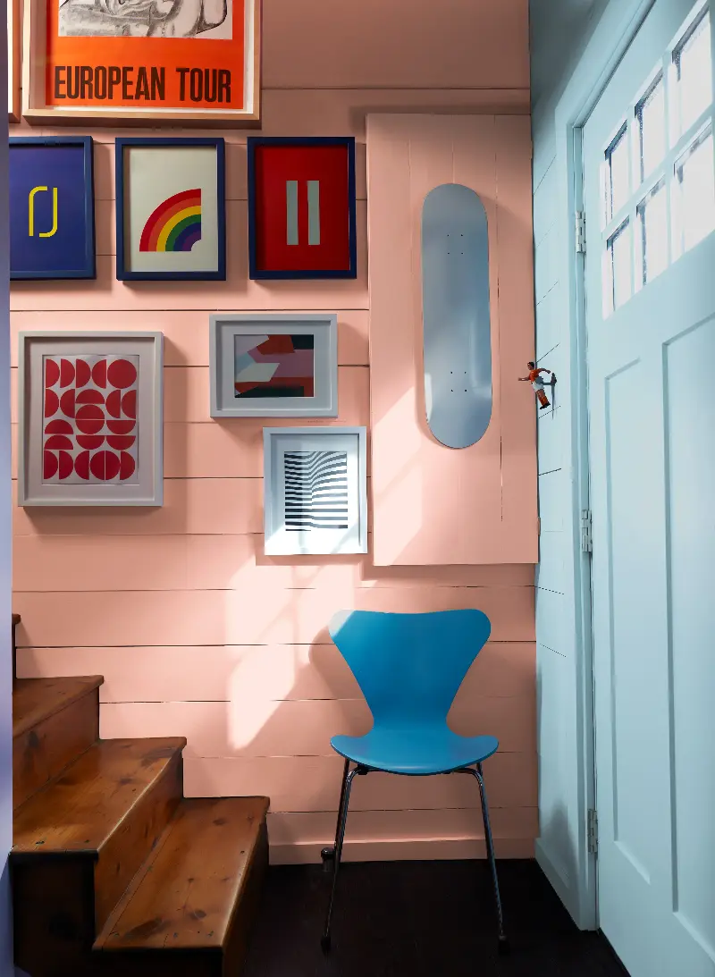 Hallway painted in Benjamin Moore Teacup Rose 2170-50. (Image credit: Benjamin Moore)