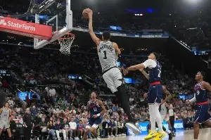 NBA: Spurs hold on for win over Kawhi Leonard-less Clippers