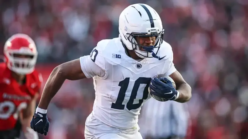 Singleton carries the ball against the Rutgers Scarlet Knights during the first half at SHI Stadium. 