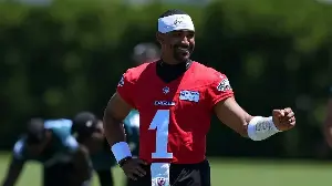 Eagles lineman says Jalen Hurts has 'new hunger'