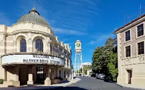 Warner Bros investors back £82bn Paramount takeover