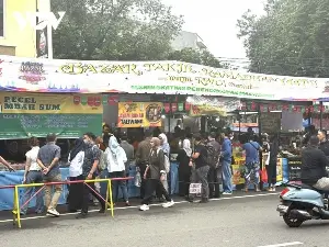 Jakarta: Experience the vibrant and colorful vegetarian food scene at Benhil Market during Ramadan.