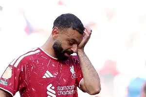 شاهد.. صلاح يودع ليفربول بالدموع ويحطم رقم جيرارد القياسي في ليلة التأهل لدوري الأبطال