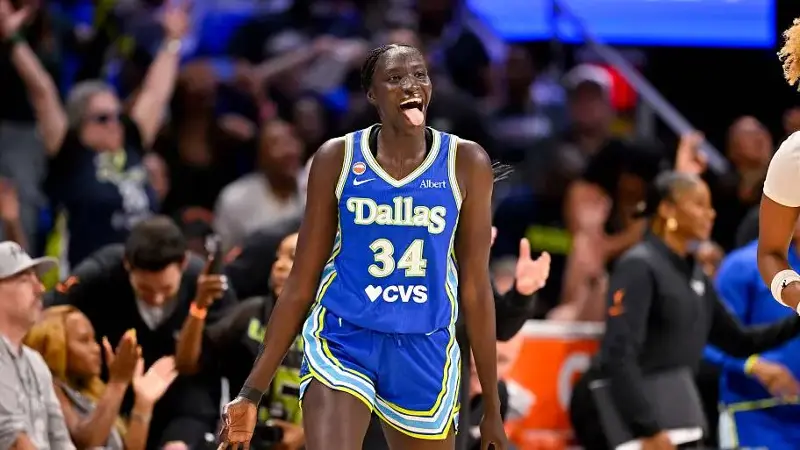 Dallas Wings forward Awak Kuier