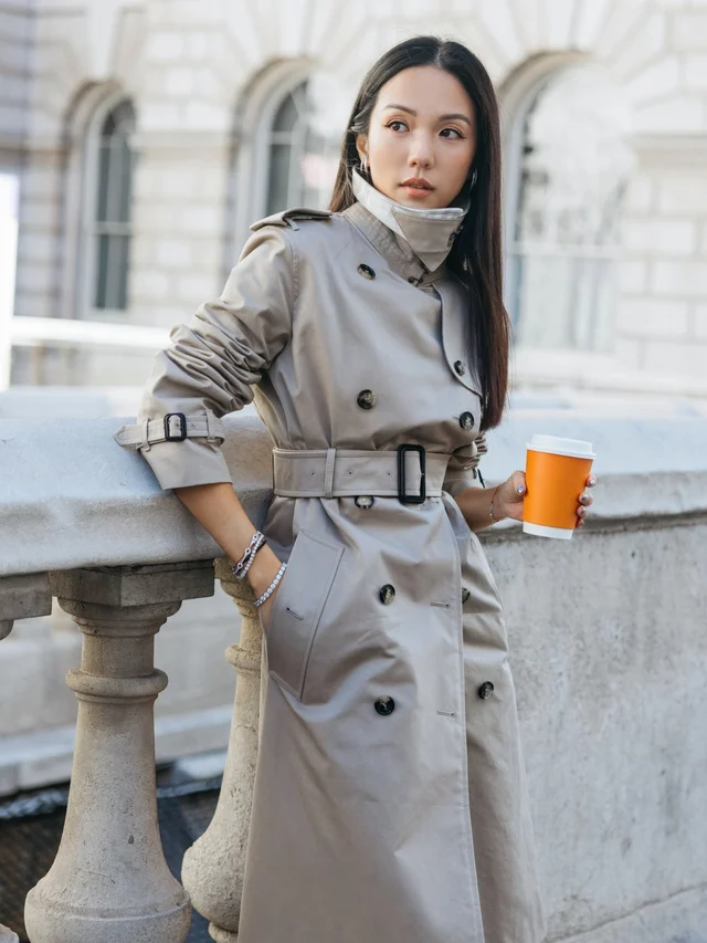 A crew-neck jacket, a gentle 'hug' everyone needs in the cold season - Photo 4.