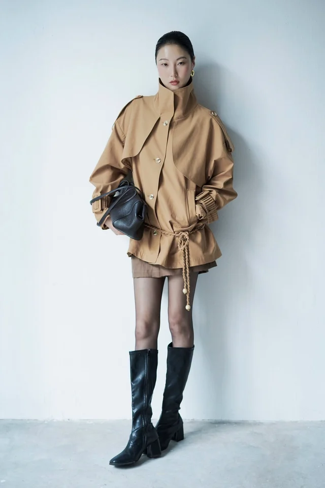 A crew-neck jacket, a gentle 'hug' everyone needs in the cold season - Photo 9.