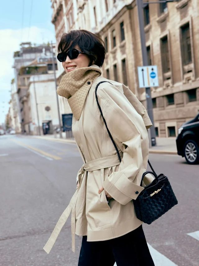 A crew-neck jacket, a gentle 'hug' everyone needs in the cold season - Photo 1.