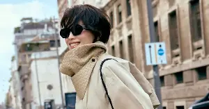A crew-neck jacket, the gentle 'hug' everyone needs in the cold season.