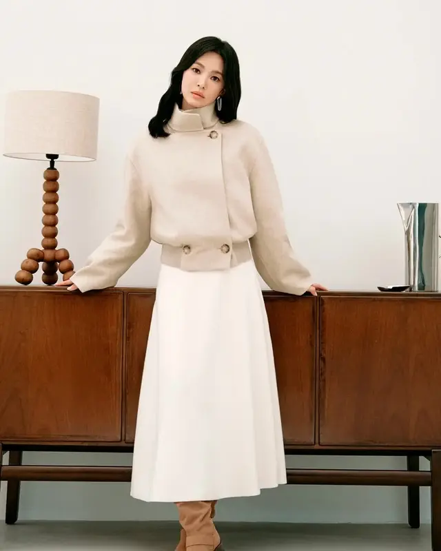 A crew-neck jacket, a gentle 'hug' everyone needs in the cold season - Photo 5.