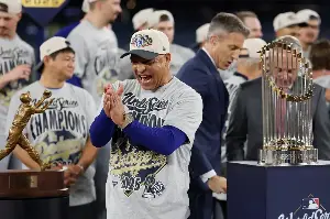 Dodgers' Dave Roberts releasing book next spring