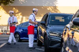 Los Angeles fast-food workers could get more predictable schedules, labor rights training