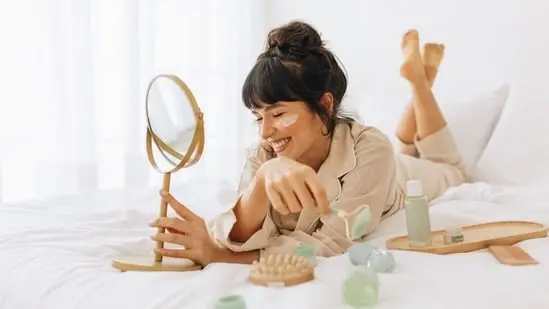 Dr Namita recommends maintaining indoor humidity at 40-60% and consuming omega-3-rich foods for healthy skin.