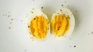Do eggs increase body heat in summer? Mumbai dietitian shares truth and what actually may be risky