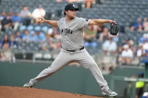 Gerrit Cole fans 10, works with efficiency in Yankees' rout of Royals